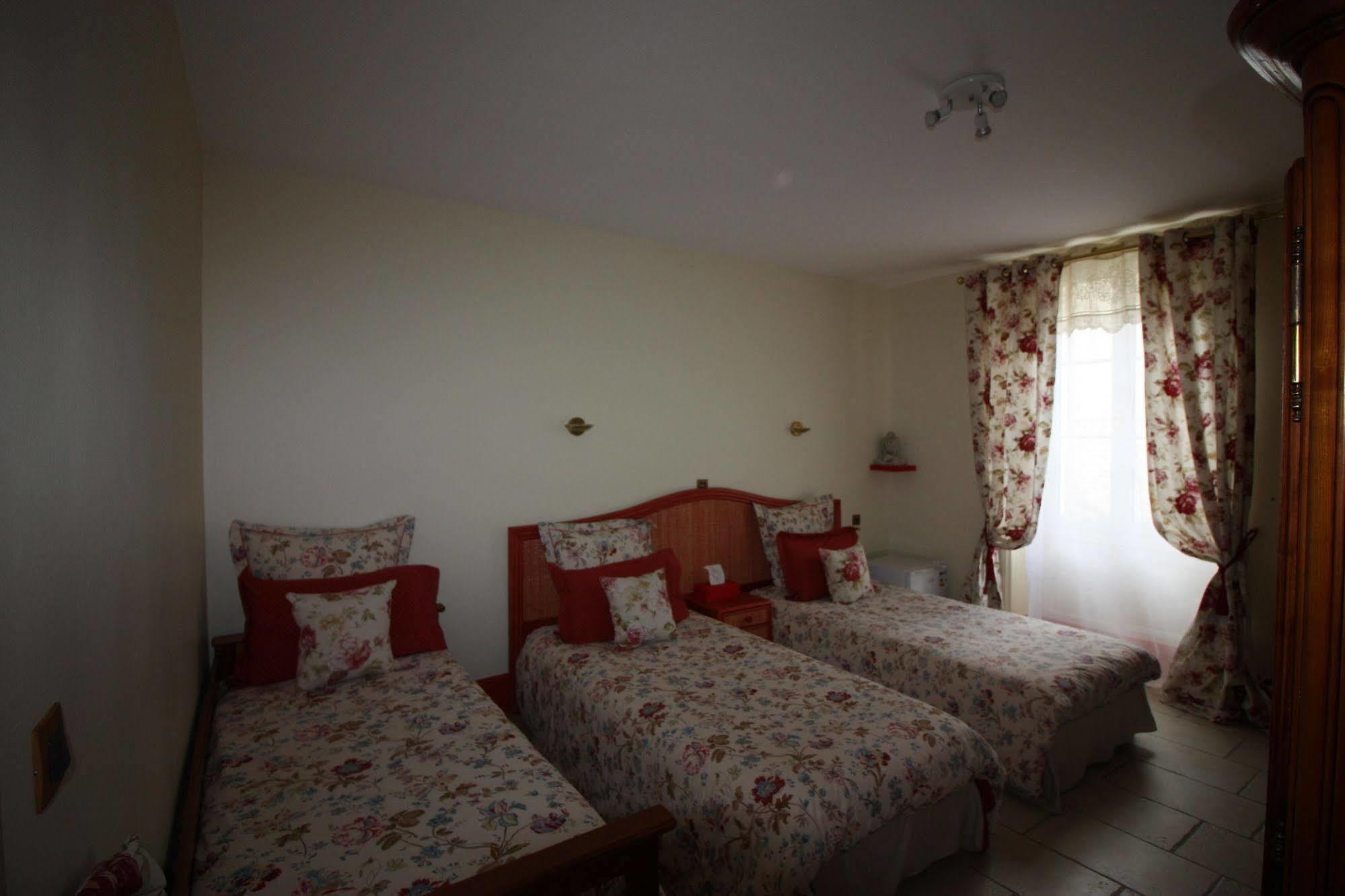 Aggarthi Bed And Breakfast Bayeux Exterior photo
